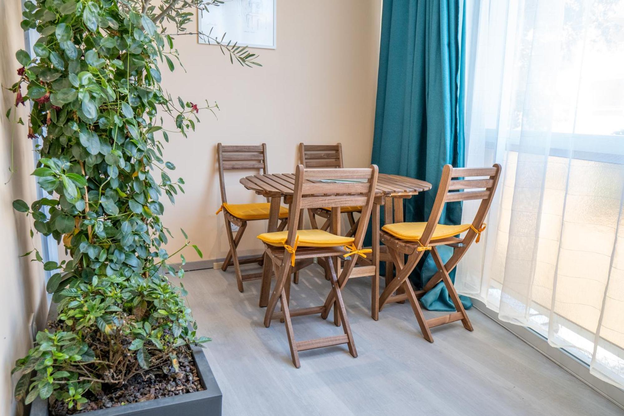 T2! 3 Ou 4 Personnes Centre Ville Neuf Avec Garage Sanary-sur-Mer Exterior foto